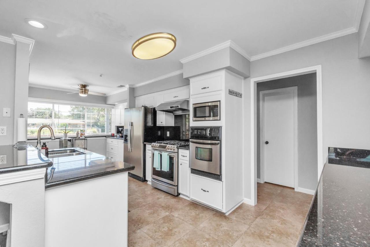 Beauty On The Water! Lake House Near The Beaches! Galveston Exteriér fotografie